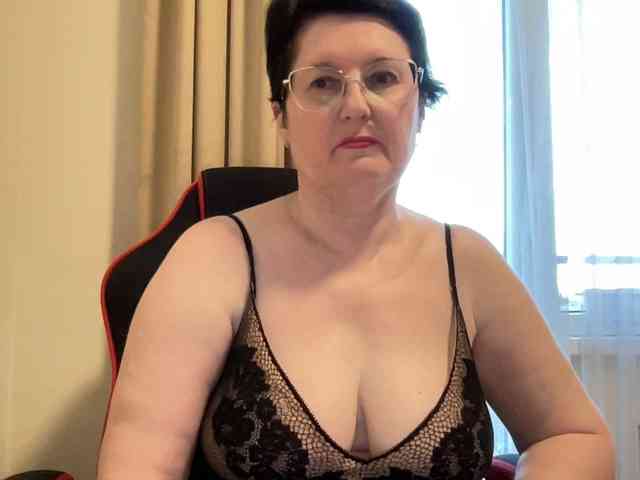 HotMilfPussy webcam