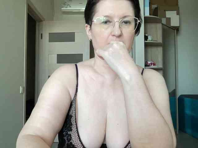 HotMilfPussy webcam