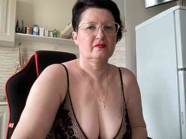 HotMilfPussy webcam