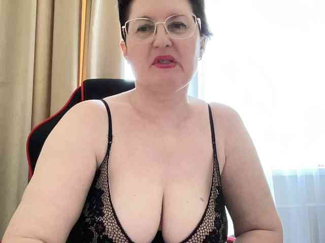 HotMilfPussy webcam