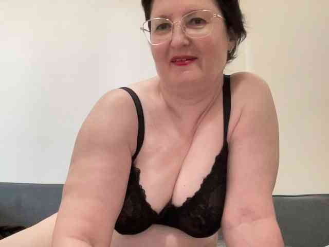 HotMilfPussy webcam