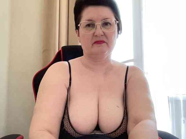 HotMilfPussy webcam