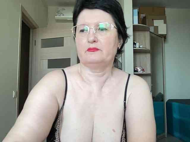 HotMilfPussy webcam
