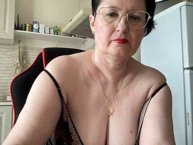 HotMilfPussy webcam