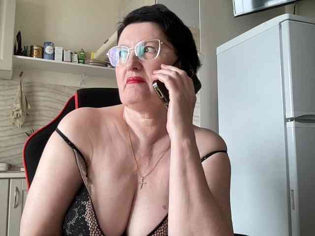 HotMilfPussy webcam