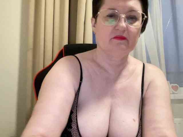 HotMilfPussy webcam