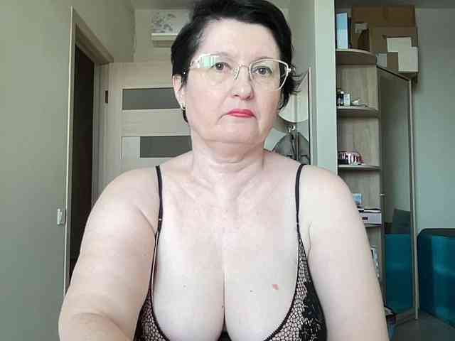 HotMilfPussy webcam