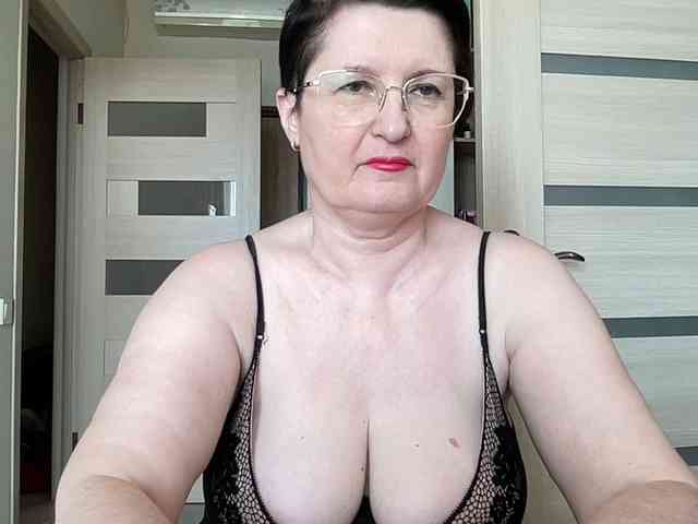 Модель: HotMilfPussy