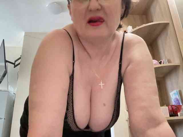 HotMilfPussy webcam