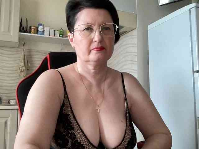 HotMilfPussy webcam