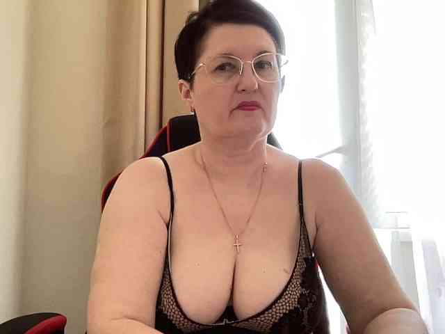 HotMilfPussy webcam