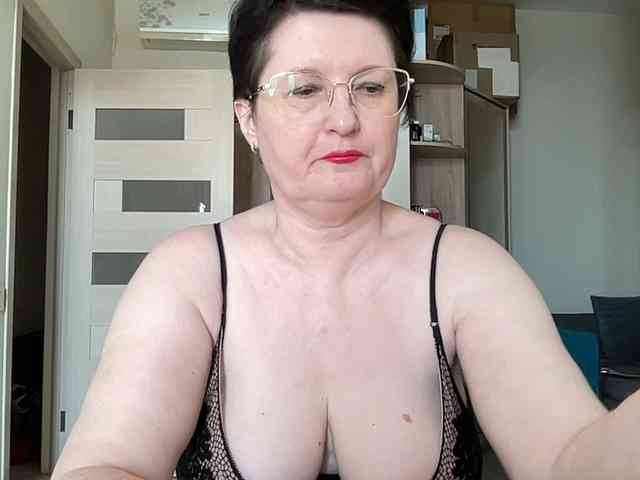 HotMilfPussy webcam