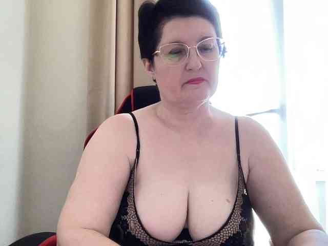 HotMilfPussy webcam