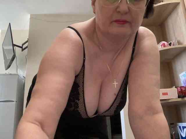 Модель: HotMilfPussy