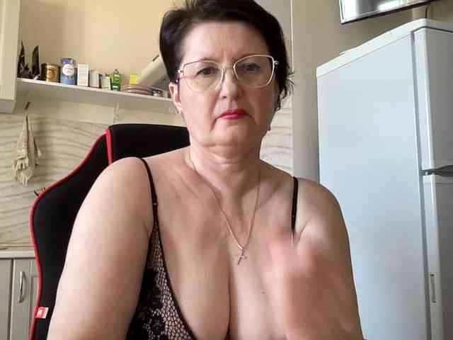 HotMilfPussy webcam