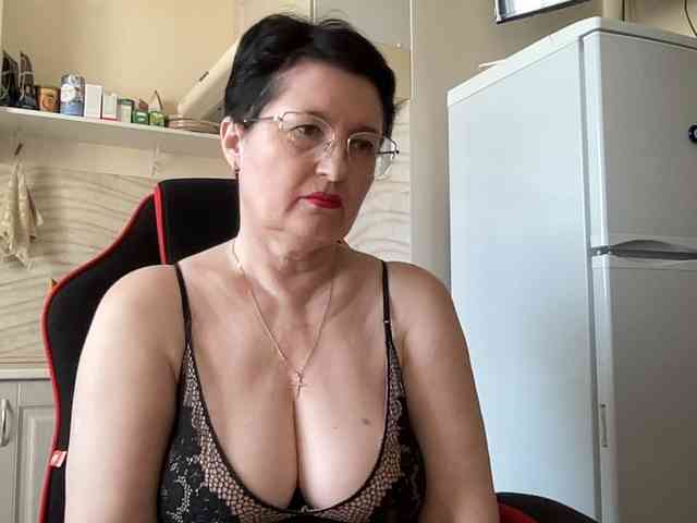 HotMilfPussy webcam