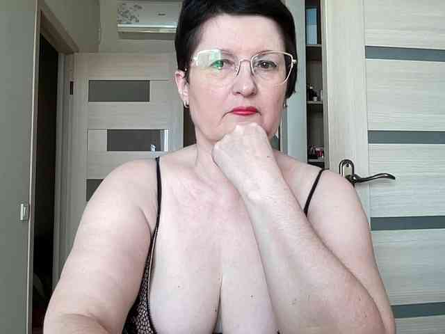 HotMilfPussy webcam