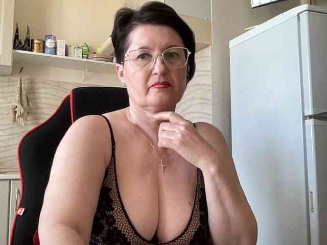 HotMilfPussy webcam