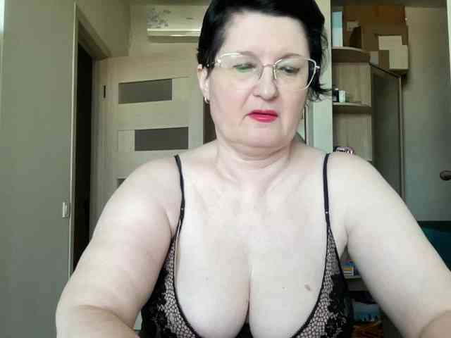 HotMilfPussy webcam
