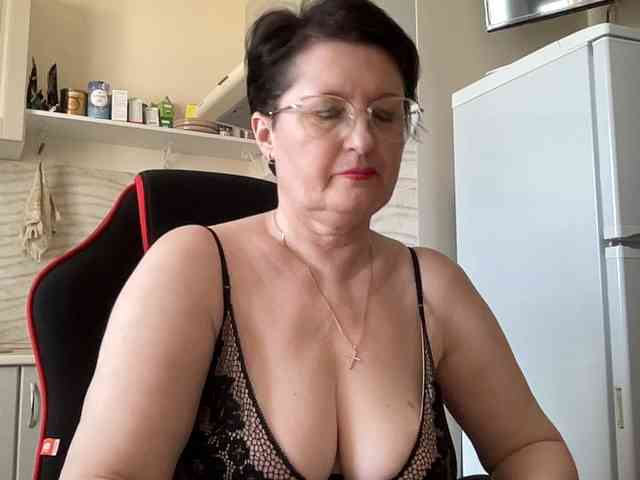 HotMilfPussy webcam