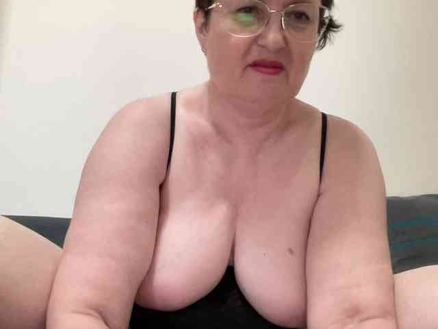 HotMilfPussy webcam