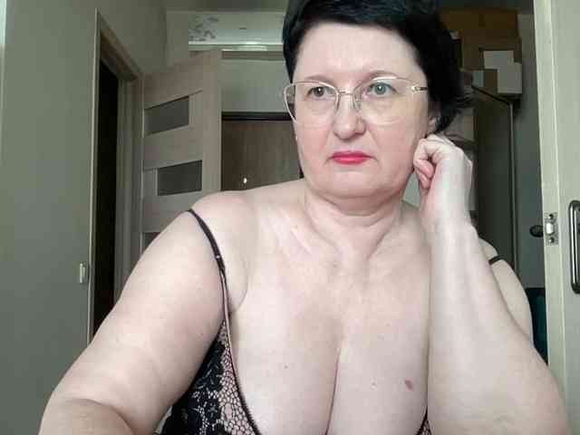 HotMilfPussy webcam