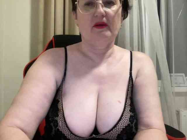 HotMilfPussy webcam
