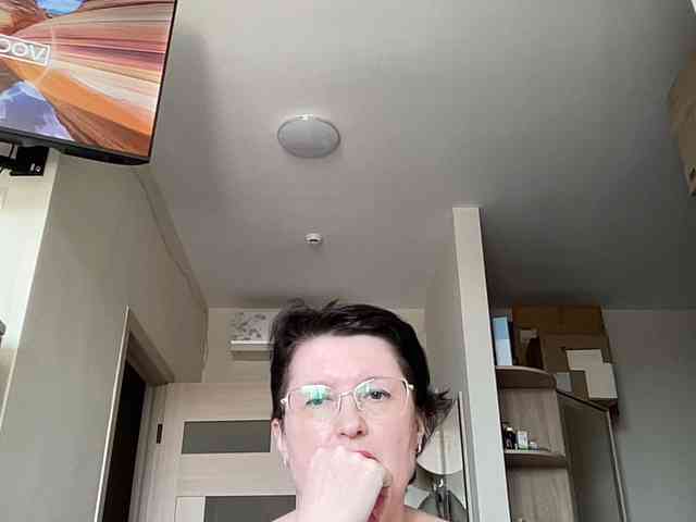 HotMilfPussy webcam