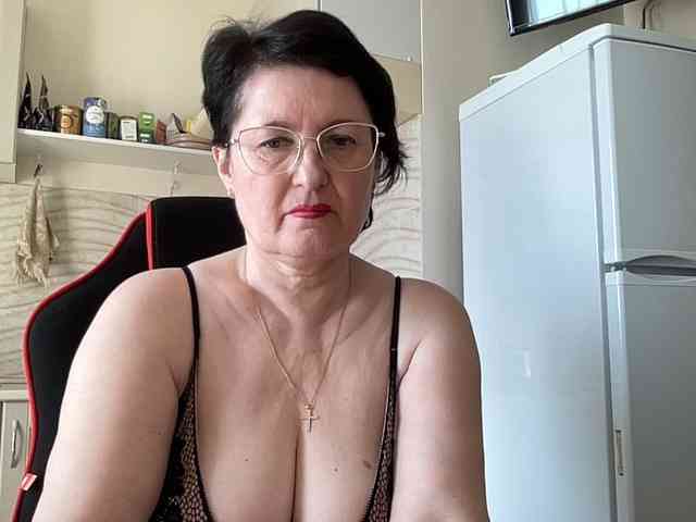 HotMilfPussy webcam