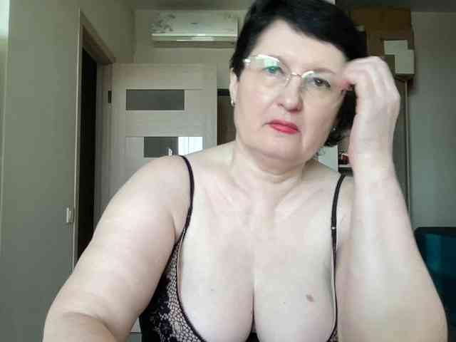 HotMilfPussy webcam