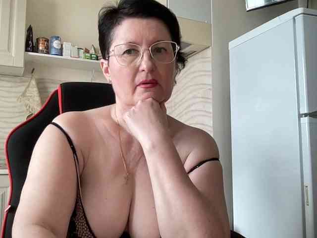 HotMilfPussy webcam