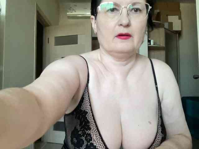 HotMilfPussy webcam