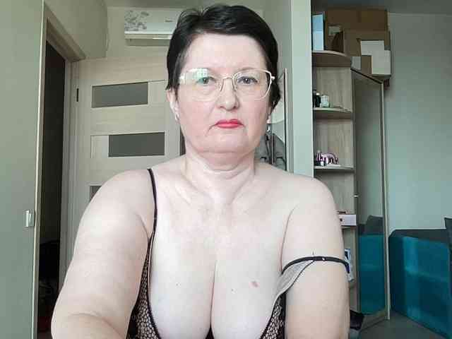 HotMilfPussy webcam