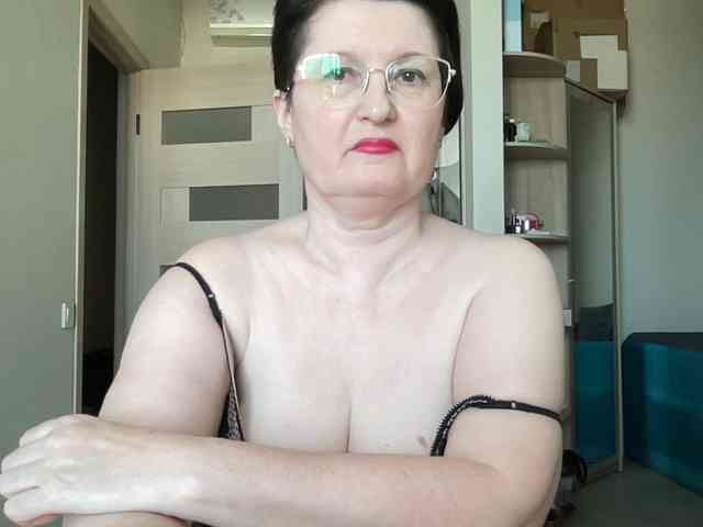 HotMilfPussy webcam