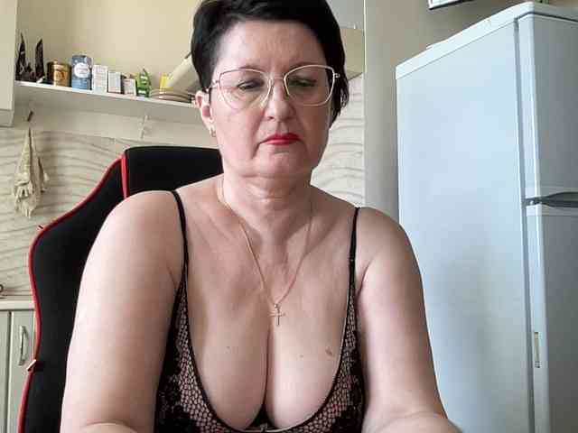 HotMilfPussy webcam