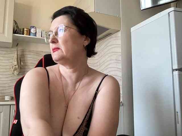HotMilfPussy webcam