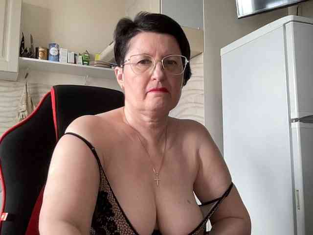 HotMilfPussy webcam