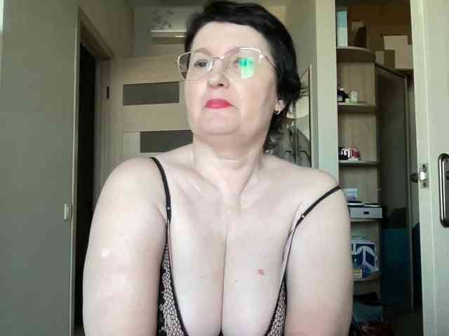 HotMilfPussy webcam