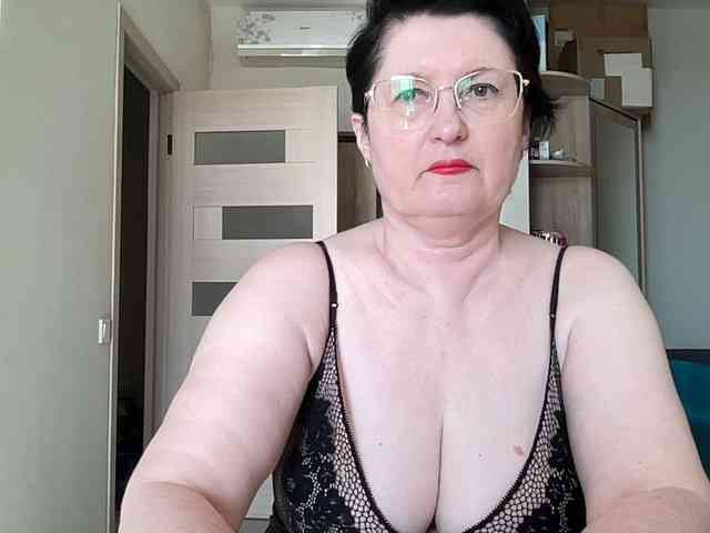 HotMilfPussy webcam