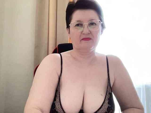 HotMilfPussy webcam