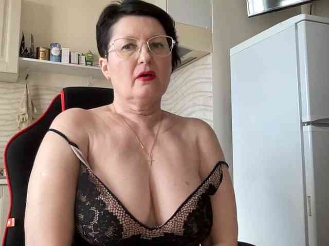HotMilfPussy webcam