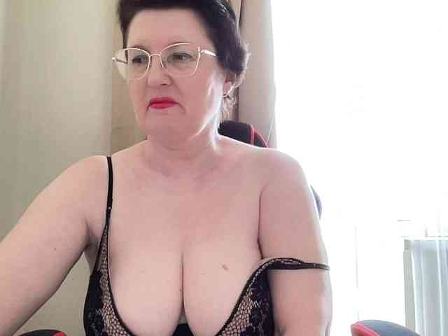 HotMilfPussy webcam