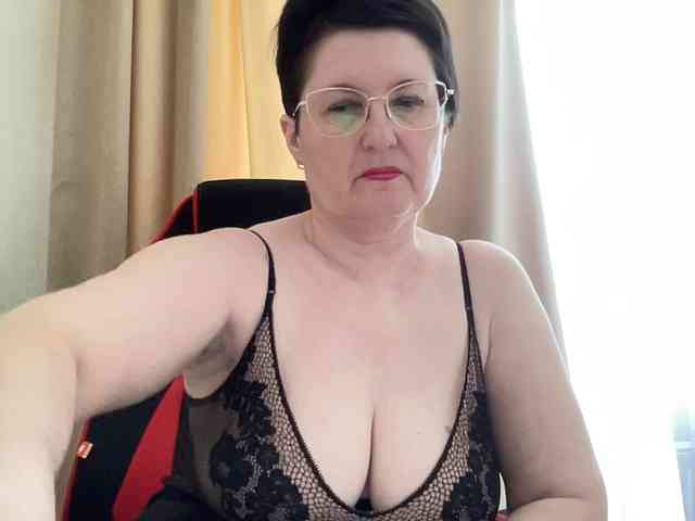 HotMilfPussy webcam