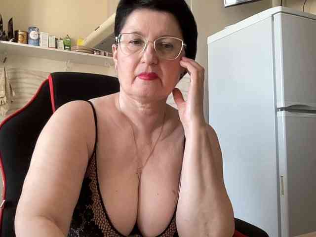 HotMilfPussy webcam