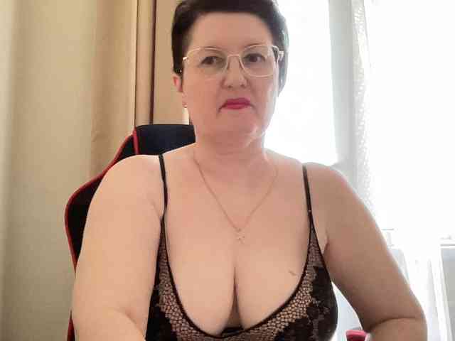 HotMilfPussy webcam