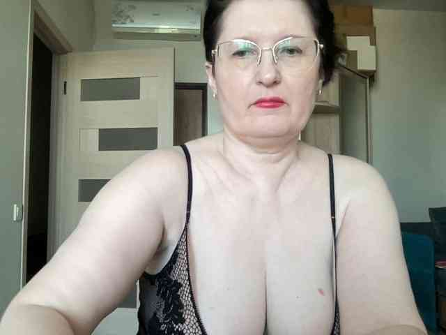 HotMilfPussy webcam