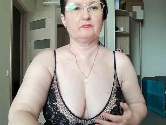 HotMilfPussy webcam
