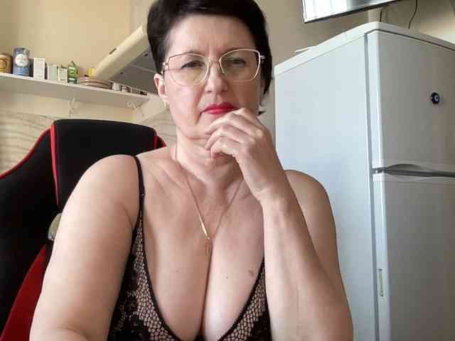 HotMilfPussy webcam