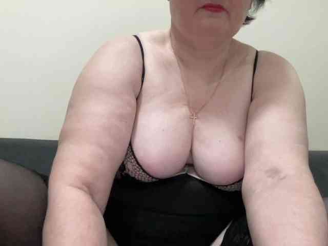 HotMilfPussy webcam
