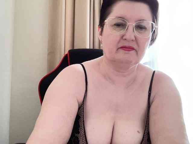 HotMilfPussy webcam